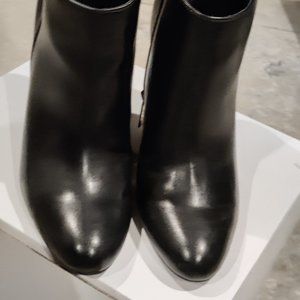 Guess black leather booties size 6.5M